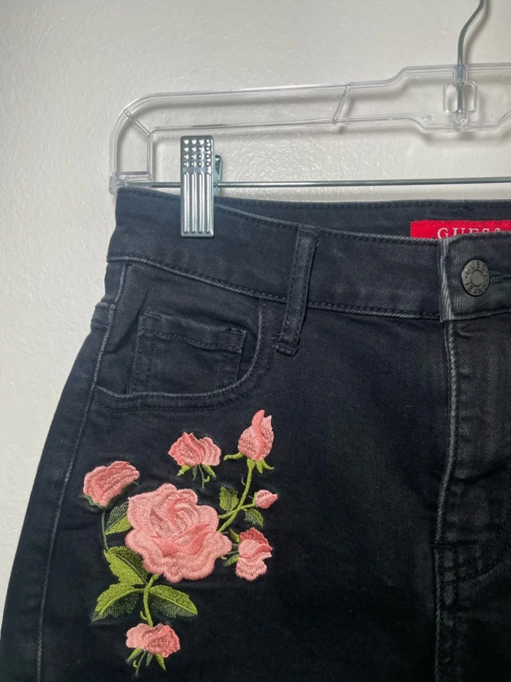 Guess Black Denim Shorts Pink Floral Embroidered Mid Rise Cuffed Size 25